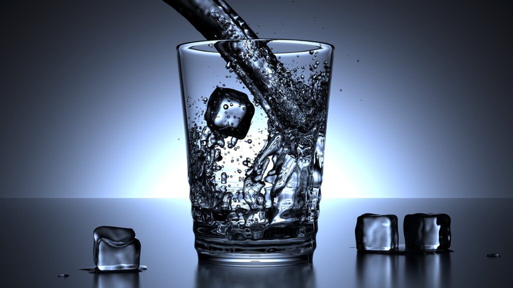 冷たい飲み物を持ち運びするためのおすすめアイテムは？