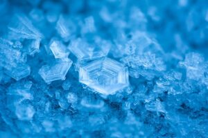 扇風機で氷を使った効果的な涼しさを得る方法は？
