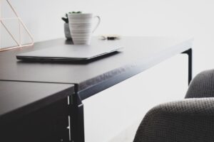 在宅ワークで体力が奪われる原因とは？