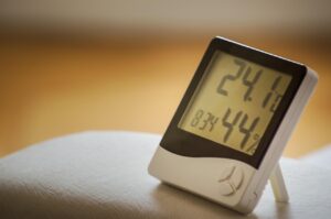 在宅ワークに最適な湿度を下げる方法は？