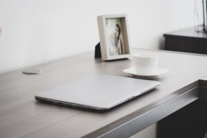 在宅ワークを快適にするための汗対策とデスク周りの工夫は？