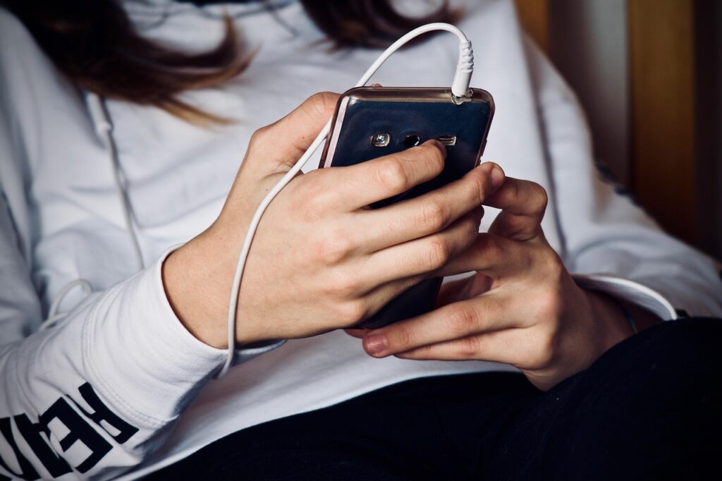 携帯扇風機を使った在宅での長時間快適生活術は？