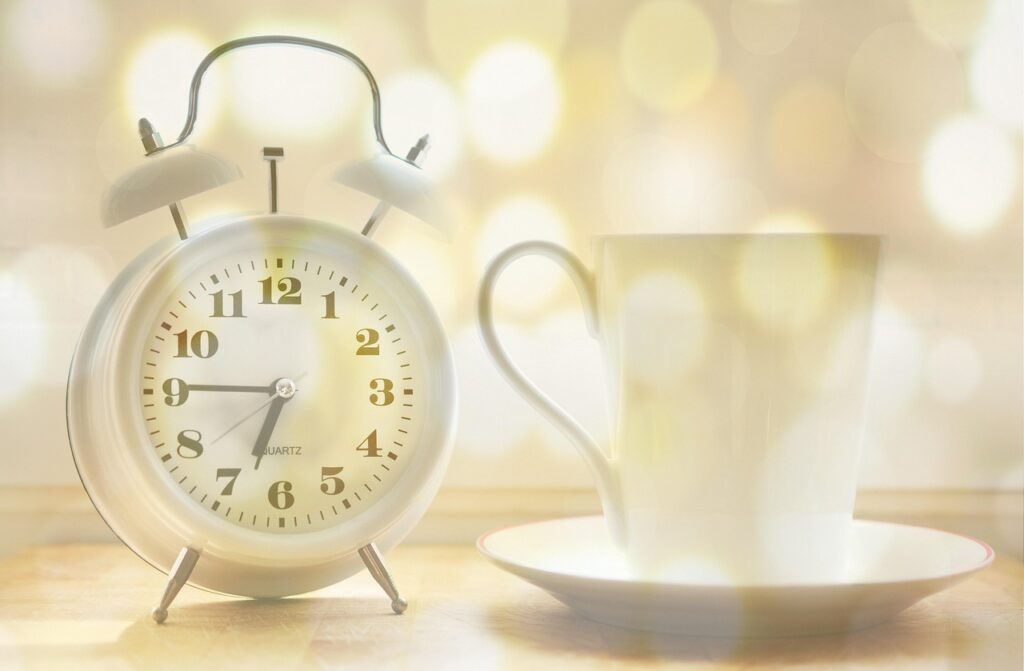 在宅ワークで暑くなる時間帯を避けるための効果的な方法は？