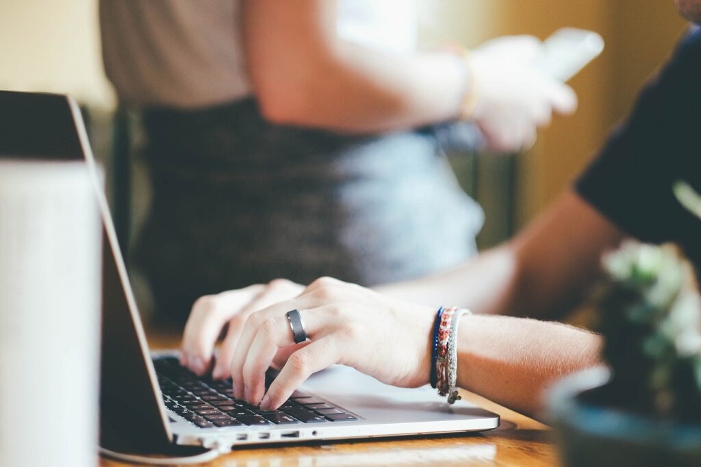 在宅ワーク中に暑さでPCが落ちる場合の対策は？