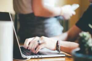 在宅ワーク中に暑さでPCが落ちる場合の対策は？