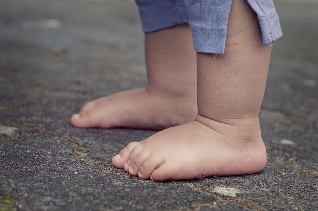 在宅ワーク中に足が蒸れる時の効果的な対策は？