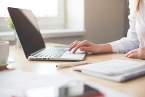 自宅作業を快適にするための暑さ対策方法は？