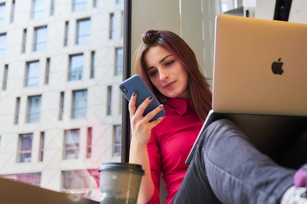 在宅ワークでの暑さ対策と夏バテ防止に役立つ方法は？