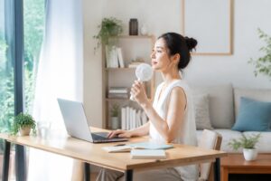 在宅ワーク中の暑さ対策としておすすめの方法は？