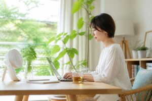 在宅ワーク中の暑さ対策に役立つ食事メニューは？
